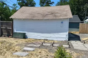 511 SE I St, Grants Pass, OR 97526 - Photo 4