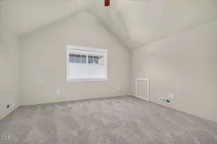 1240 Stonegate Dr, Medford, OR 97504 - Photo 28