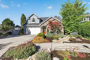 1240 Stonegate Dr, Medford, OR 97504 - Photo 2
