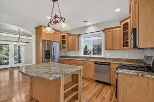 1240 Stonegate Dr, Medford, OR 97504 - Photo 10