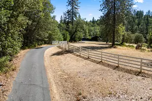 1089 Sleepy Hollow Loop, Grants Pass, OR 97527 - Photo 38