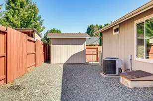 238 SW Jamee Kay Ln, Grants Pass, OR 97527 - Photo 44