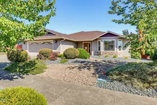 238 SW Jamee Kay Ln, Grants Pass, OR 97527 - Photo 2