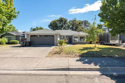 917 Rebecca Drive, Phoenix, OR 97535 - Photo 1