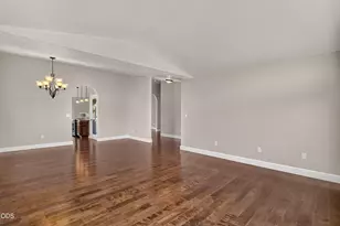 932 SW Princess Cir, Grants Pass, OR 97527 - Photo 8