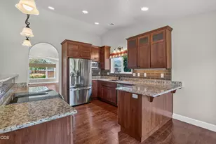 932 SW Princess Cir, Grants Pass, OR 97527 - Photo 16
