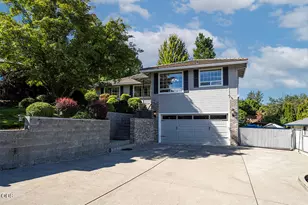 171 Shaniko Ct, Medford, OR 97504 - Photo 4