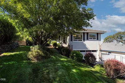 171 Shaniko Court, Medford, OR 97504 - Photo 2