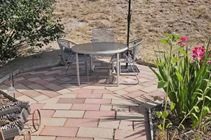 10065 Westbrook Dr, Klamath Falls, OR 97603 - Photo 2