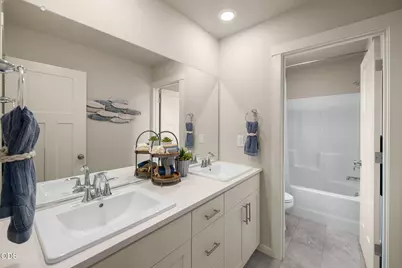 63130 NE Henningsen Pl, Bend, OR 97701 - Photo 14