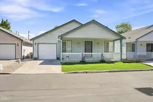 803 Bower Ln, Grants Pass, OR 97527 - Photo 2