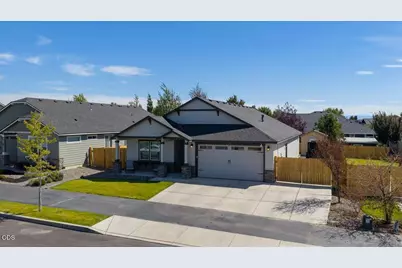 1734 NW Upas Place, Redmond, OR 97756 - Photo 2