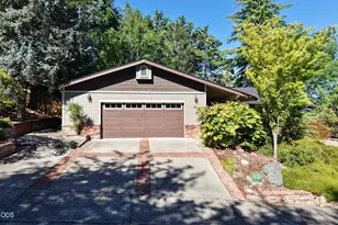 76 Monterey Dr, Medford, OR 97504 - Photo 2