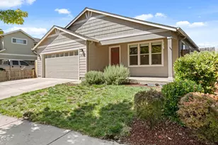 1466 Clearsprings Dr, Medford, OR 97501 - Photo 2
