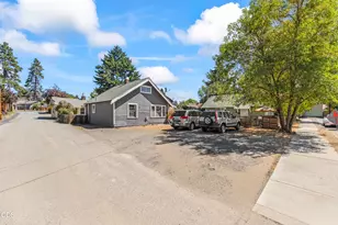 942 NW Delaware Ave, Bend, OR 97703 - Photo 14