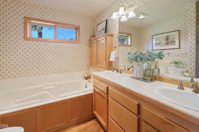 21044 Desert Woods Drive, Bend, OR 97702 - Photo 28