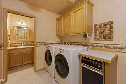 21044 Desert Woods Drive, Bend, OR 97702 - Photo 34