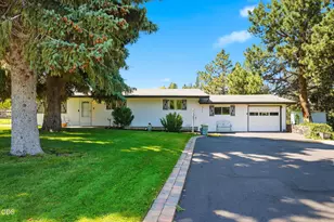 63825 Scenic Dr, Bend, OR 97703 - Photo 2