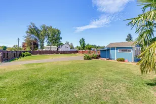 1590 S Columbus Ave, Medford, OR 97501 - Photo 32
