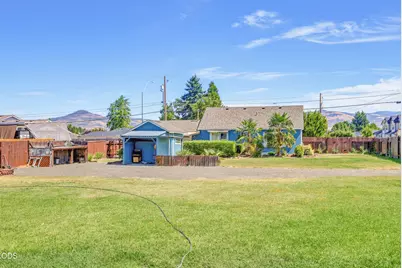 1590 S Columbus Avenue, Medford, OR 97501 - Photo 4