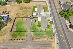 1590 S Columbus Ave, Medford, OR 97501 - Photo 2