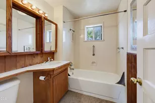 1590 S Columbus Ave, Medford, OR 97501 - Photo 16