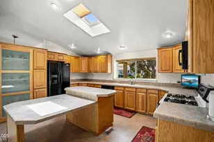 351 Orth Dr, Central Point, OR 97502 - Photo 14