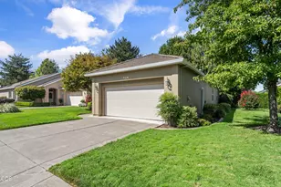 706 Summerwood Dr, Medford, OR 97504 - Photo 28