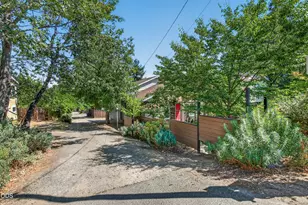 373 Iowa St, Ashland, OR 97520 - Photo 38