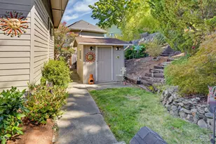 811 NE Oregon Ave, Grants Pass, OR 97526 - Photo 40