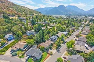 811 NE Oregon Ave, Grants Pass, OR 97526 - Photo 44