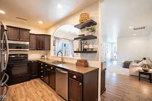 613 SE Glencoe Pl, Bend, OR 97702 - Photo 12