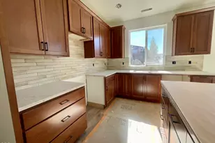 351 E Diamond Peak Ave, Sisters, OR 97759 - Photo 2