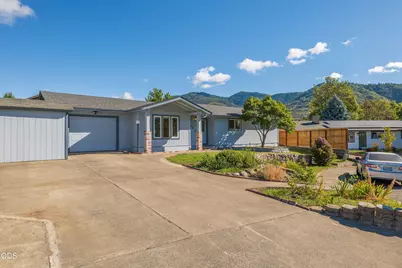 776 NW Carol Drive, Grants Pass, OR 97526 - Photo 40