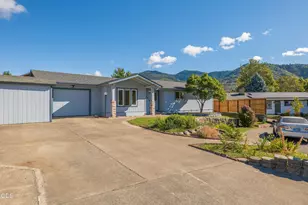 776 NW Carol Dr, Grants Pass, OR 97526 - Photo 40