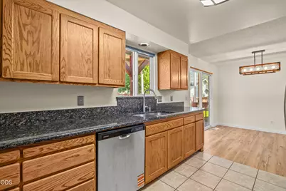 776 NW Carol Drive, Grants Pass, OR 97526 - Photo 16