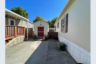 411 Teakwood Drive, Grants Pass, OR 97526 - Photo 2