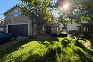 4573 Wolf Run Dr, Medford, OR 97504 - Photo 2