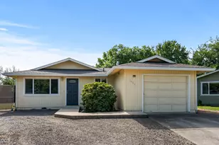 1452 Carolyn Cir, Medford, OR 97504 - Photo 1