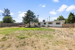 1070 N Ross Ln N, Medford, OR 97501 - Photo 18