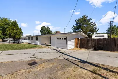 1070 N Ross Lane N, Medford, OR 97501 - Photo 2
