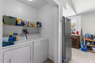 1070 N Ross Ln N, Medford, OR 97501 - Photo 12