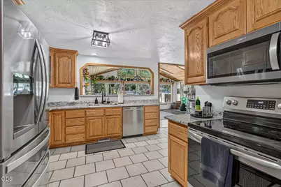 1825 Hybiscus Street, Medford, OR 97504 - Photo 16