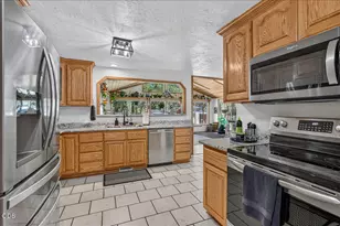 1825 Hybiscus St, Medford, OR 97504 - Photo 16