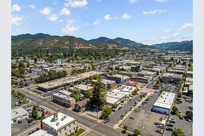 240 SW H Street, Grants Pass, OR 97526 - Photo 20