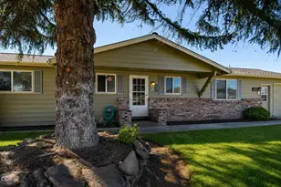 1509 NW 8th St, Redmond, OR 97756 - Photo 2