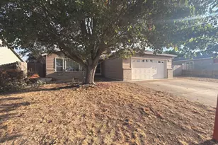 2321 Savannah Dr, Central Point, OR 97502 - Photo 1
