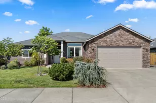 642 Sheffield Dr, Eagle Point, OR 97524 - Photo 1