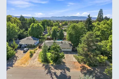 416 Ardmore Avenue, Medford, OR 97504 - Photo 2