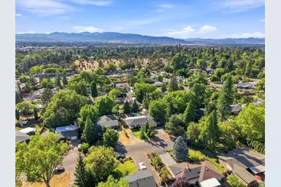 416 Ardmore Avenue, Medford, OR 97504 - Photo 48